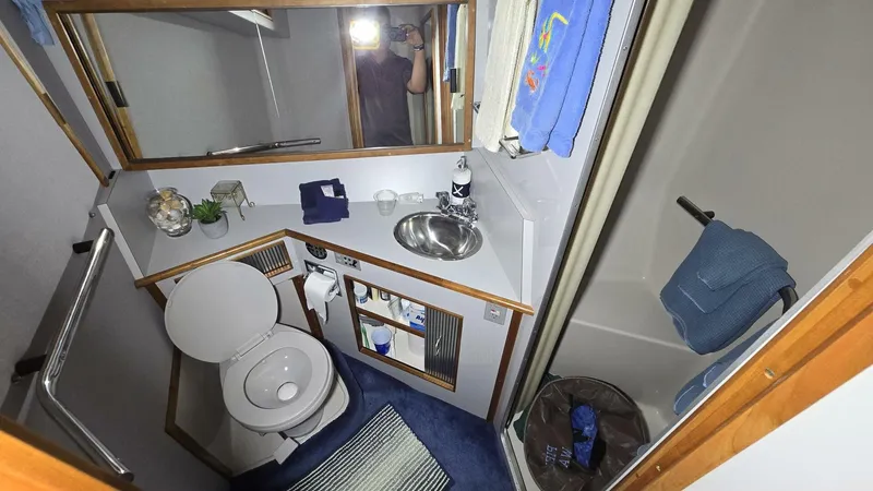 Slide: The Image of Sea Ray 390 Express Cruiser 1988 - 8