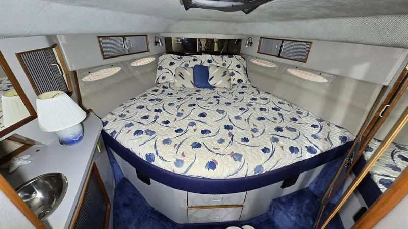 Slide: The Image of Sea Ray 390 Express Cruiser 1988 - 9