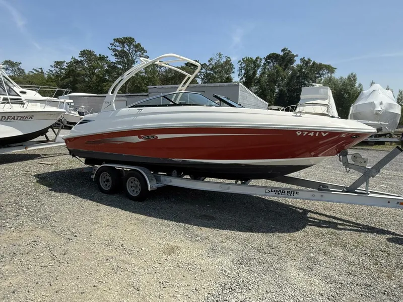 The Image of Sea Ray 240 Sun Deck Outboard 2014 - 0
