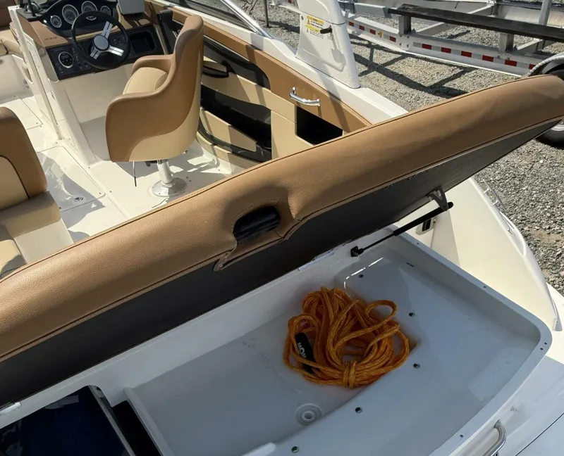Slide: The Image of Sea Ray 240 Sun Deck Outboard 2014 - 12