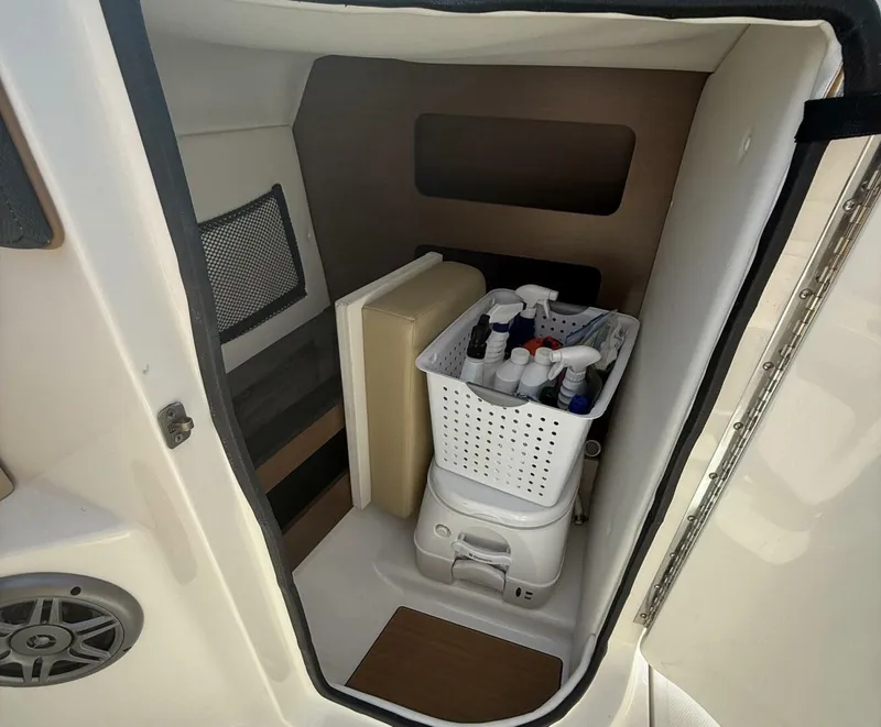 Slide: The Image of Sea Ray 240 Sun Deck Outboard 2014 - 5