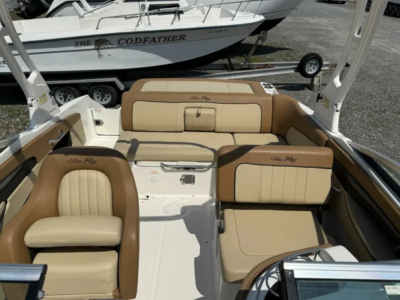 Slide: The Image of Sea Ray 240 Sun Deck Outboard 2014 - 8