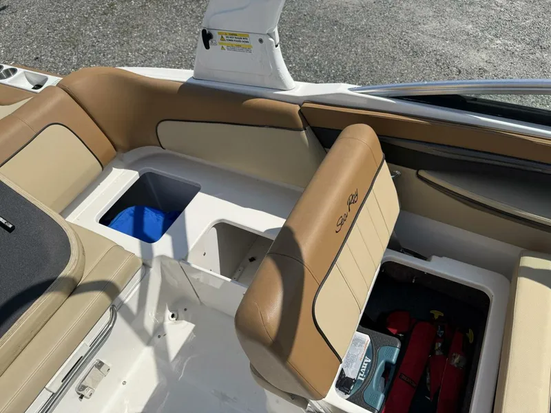 Slide: The Image of Sea Ray 240 Sun Deck Outboard 2014 - 9