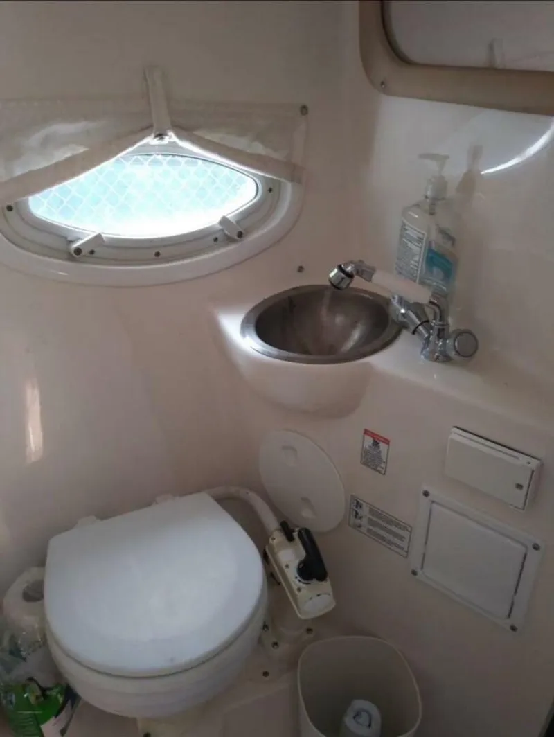 Slide: The Image of Rinker 280 Express Cruiser 2009 - 11