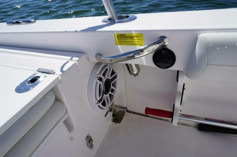 Slide: The Image of Everglades 253 Center Console 2022 - 15