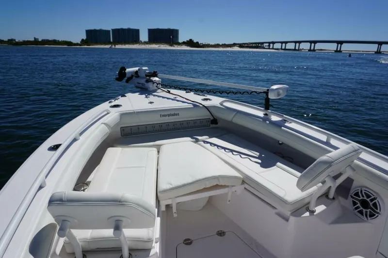 Slide: The Image of Everglades 253 Center Console 2022 - 16