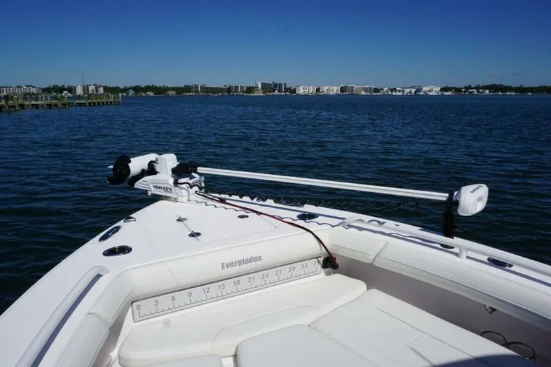 Slide: The Image of Everglades 253 Center Console 2022 - 19