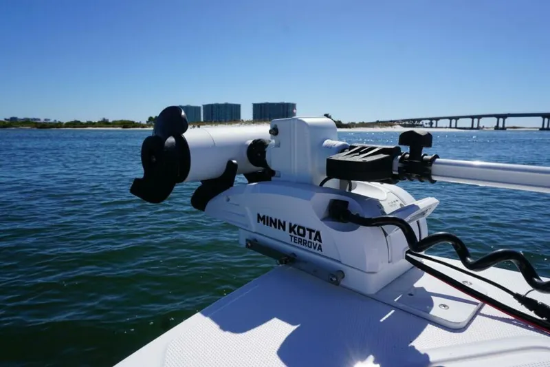 Slide: The Image of Everglades 253 Center Console 2022 - 20