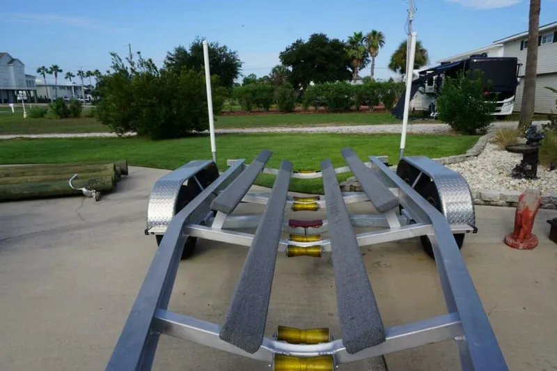 Slide: The Image of Everglades 253 Center Console 2022 - 25