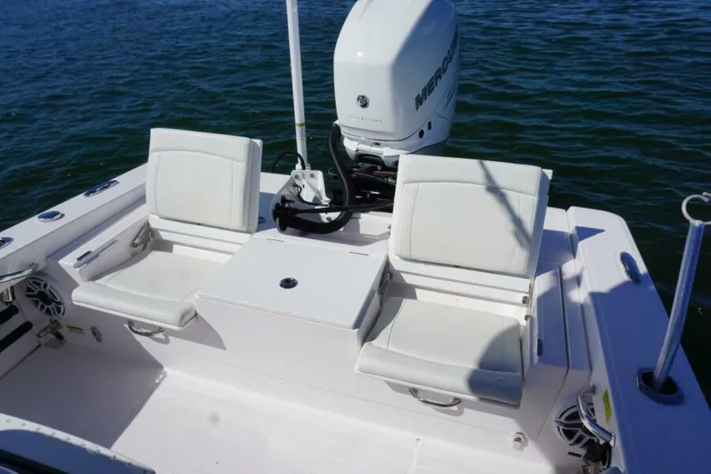 Slide: The Image of Everglades 253 Center Console 2022 - 3