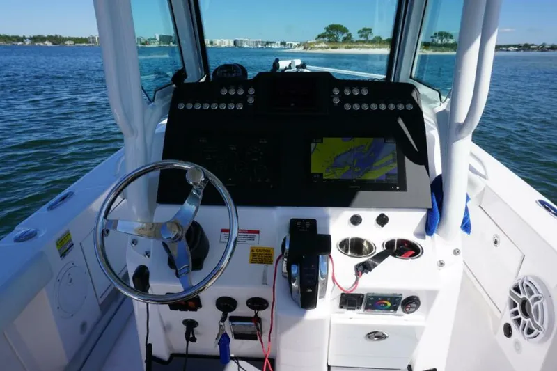 Slide: The Image of Everglades 253 Center Console 2022 - 4