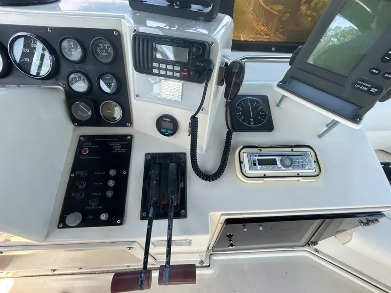 Slide: The Image of Silverton 34 Convertible 1990 - 16