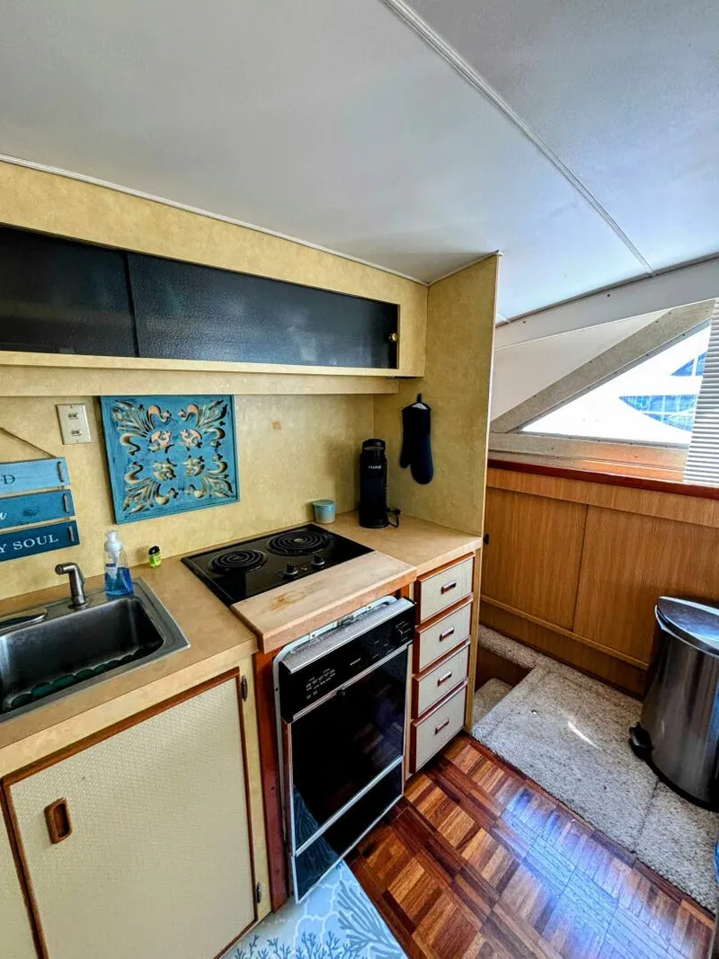 Slide: The Image of Bertram 42 Motor Yacht 1977 - 30
