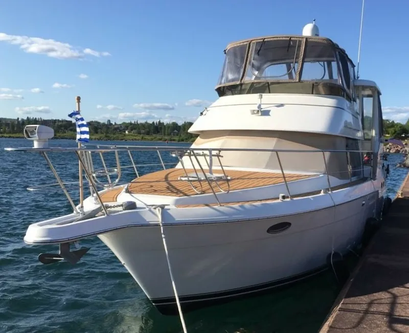 The Image of Carver Yachts 404 2000 - 0