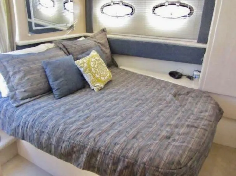 Slide: The Image of Carver Yachts 404 2000 - 11