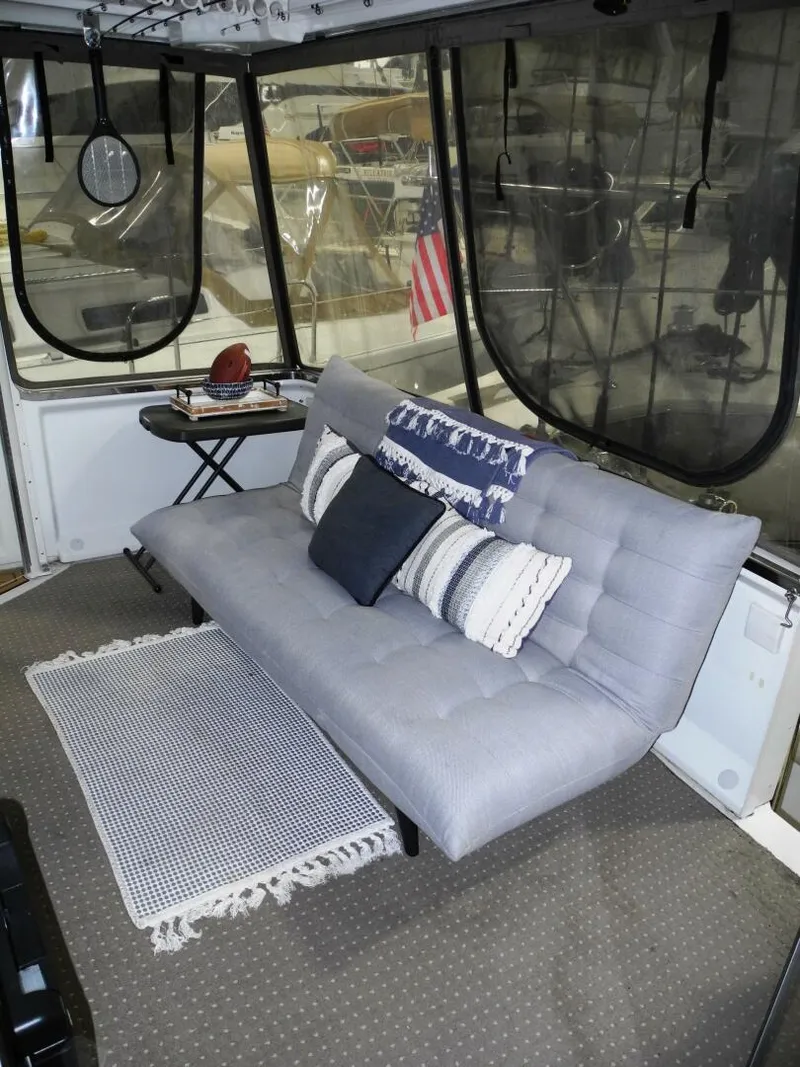 Slide: The Image of Carver Yachts 404 2000 - 6