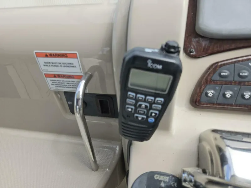 Slide: The Image of Sea Ray 310 Sundancer 2007 - 18