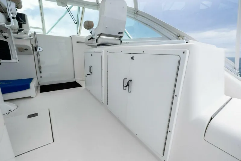 Slide: The Image of Cabo 40 Hardtop Express 2004 - 10