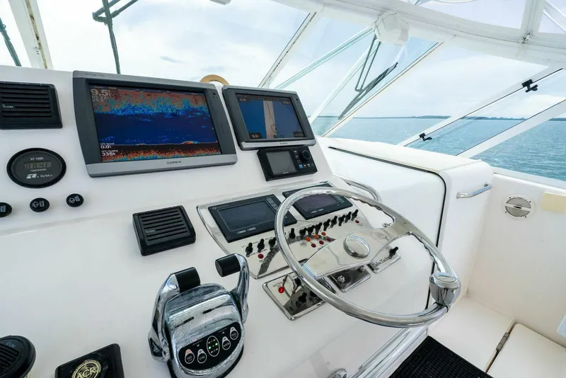 Slide: The Image of Cabo 40 Hardtop Express 2004 - 15