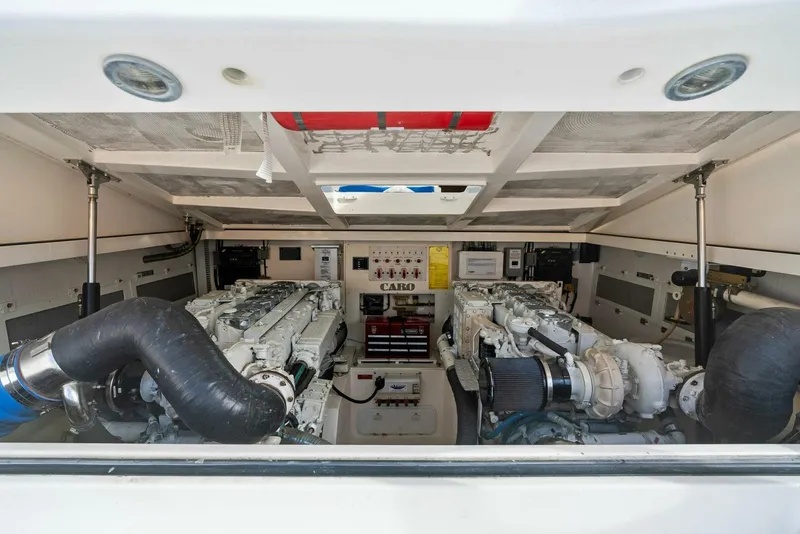 Slide: The Image of Cabo 40 Hardtop Express 2004 - 27