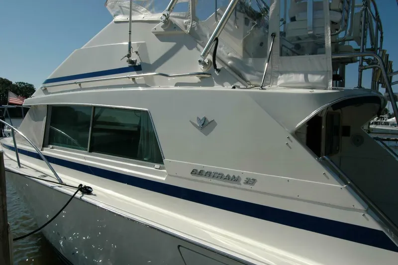 Slide: The Image of Bertram 33 Sport Fisherman 1987 - 10