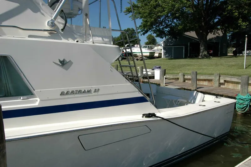 Slide: The Image of Bertram 33 Sport Fisherman 1987 - 19