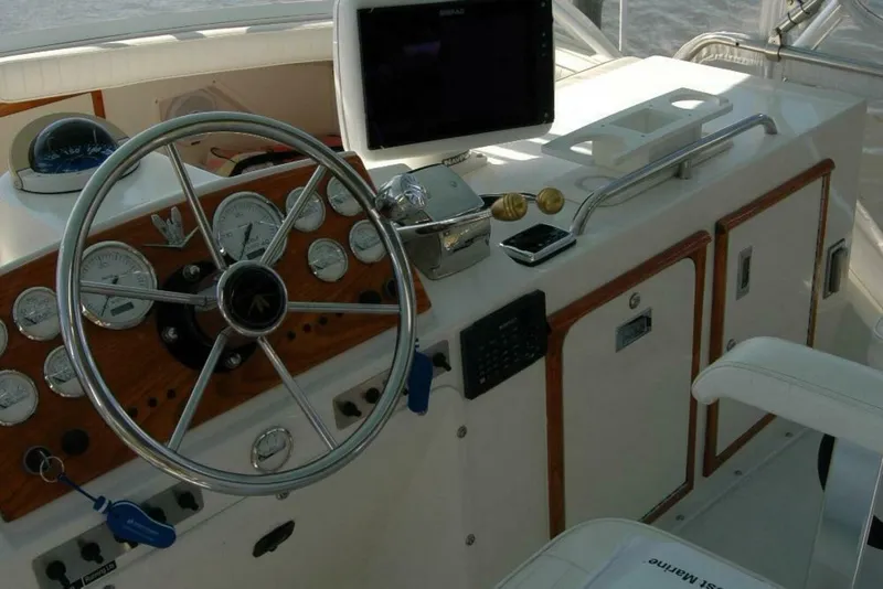 Slide: The Image of Bertram 33 Sport Fisherman 1987 - 31