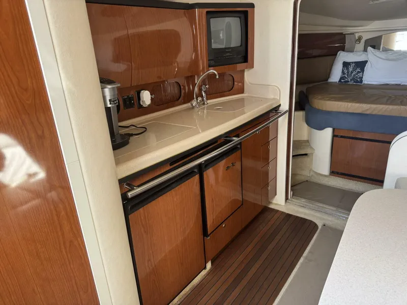 Slide: The Image of Sea Ray 360 Sundancer 2002 - 30
