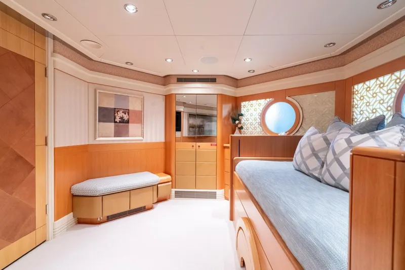 Slide: The Image of Delta Tri-Deck 2001 - 75