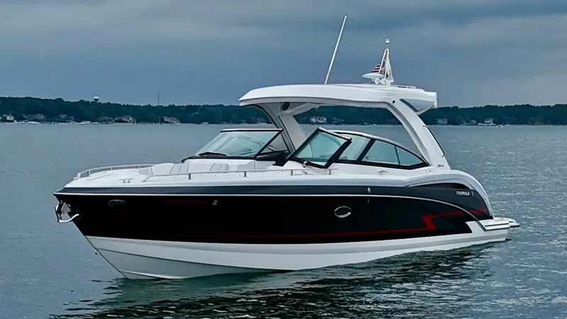 Slide: The Image of Formula 350 Crossover Bowrider 2024 - 10