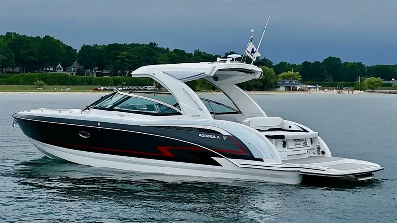 Slide: The Image of Formula 350 Crossover Bowrider 2024 - 12