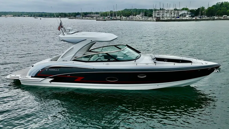 Slide: The Image of Formula 350 Crossover Bowrider 2024 - 15