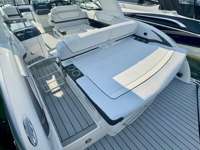 Slide: The Image of Formula 350 Crossover Bowrider 2024 - 18