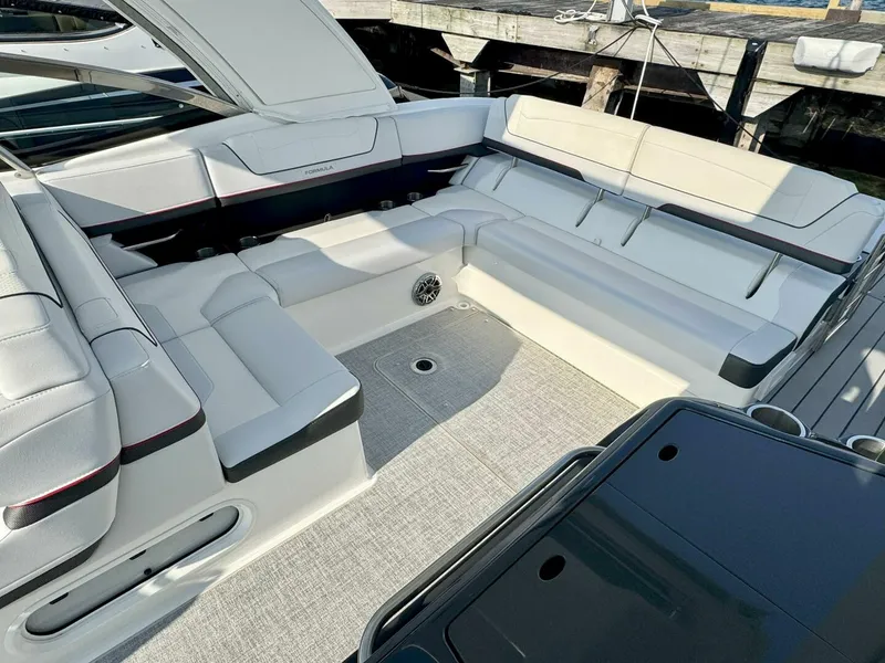 Slide: The Image of Formula 350 Crossover Bowrider 2024 - 20