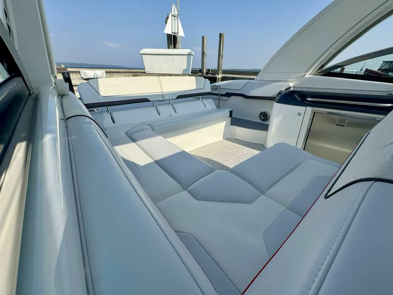 Slide: The Image of Formula 350 Crossover Bowrider 2024 - 22