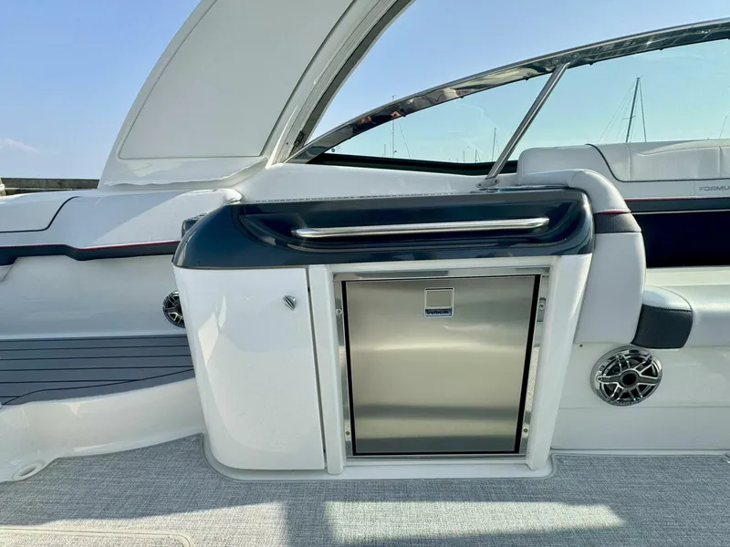 Slide: The Image of Formula 350 Crossover Bowrider 2024 - 26