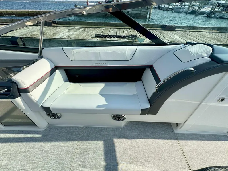 Slide: The Image of Formula 350 Crossover Bowrider 2024 - 28