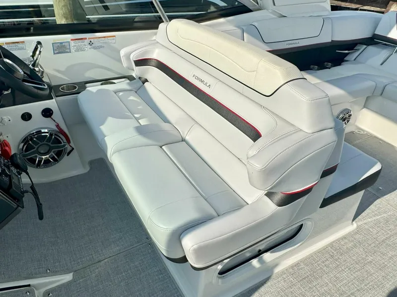 Slide: The Image of Formula 350 Crossover Bowrider 2024 - 29
