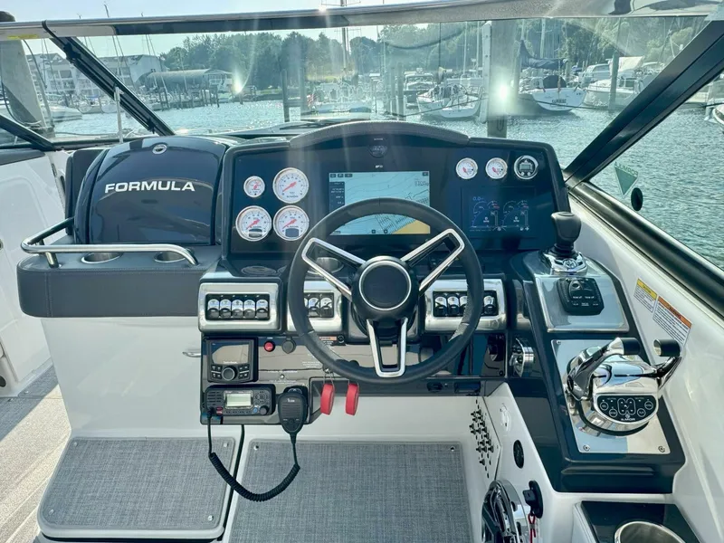 Slide: The Image of Formula 350 Crossover Bowrider 2024 - 3