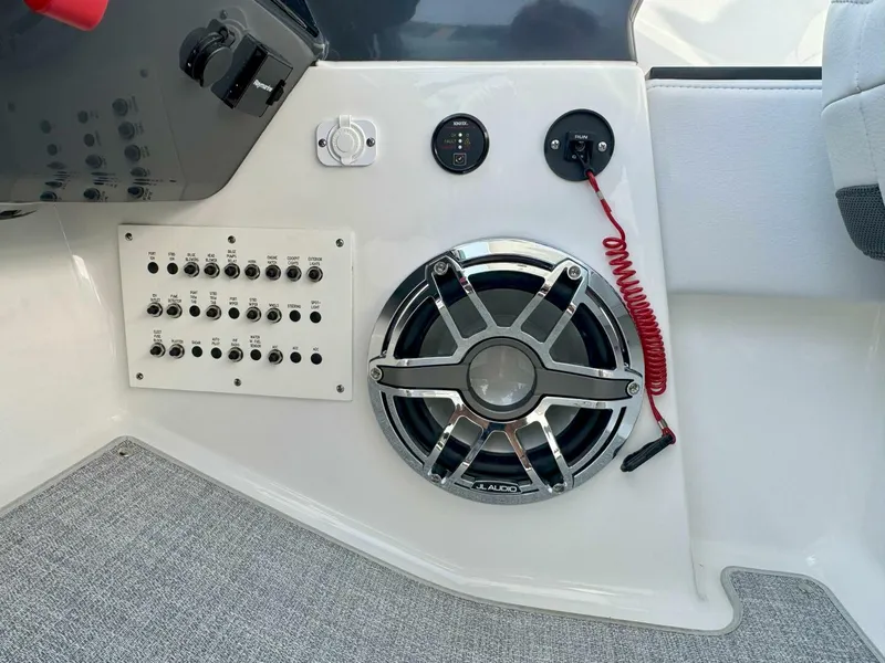 Slide: The Image of Formula 350 Crossover Bowrider 2024 - 35