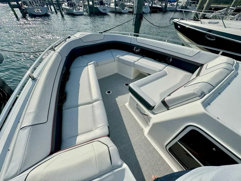 Slide: The Image of Formula 350 Crossover Bowrider 2024 - 36