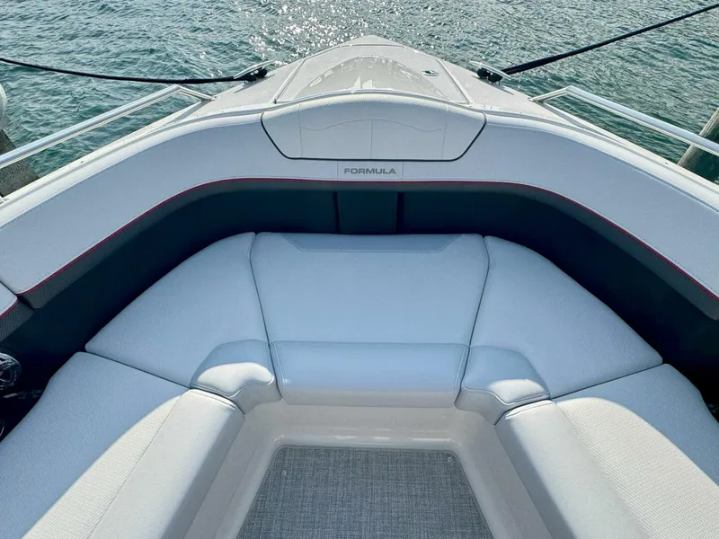 Slide: The Image of Formula 350 Crossover Bowrider 2024 - 40