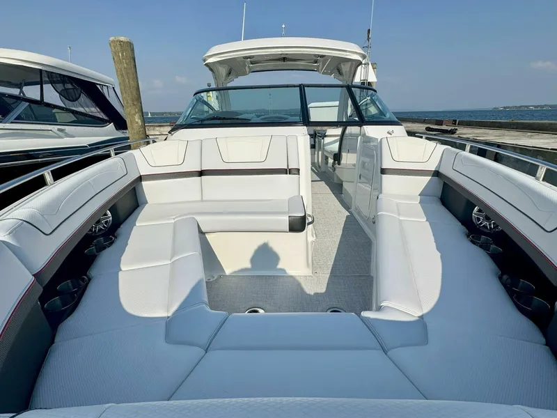Slide: The Image of Formula 350 Crossover Bowrider 2024 - 42