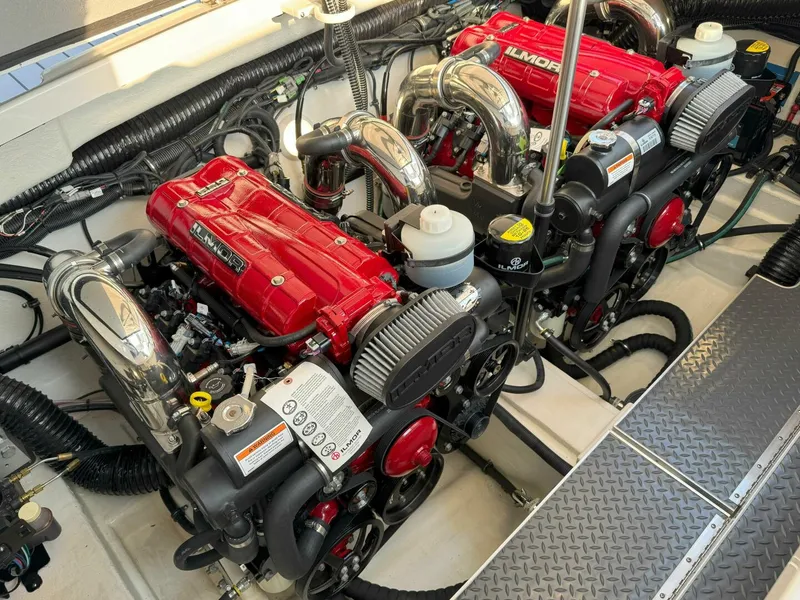 Slide: The Image of Formula 350 Crossover Bowrider 2024 - 58