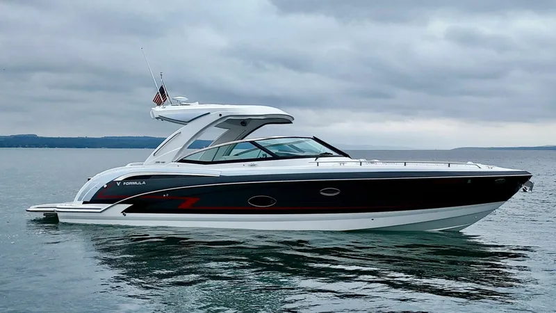 Slide: The Image of Formula 350 Crossover Bowrider 2024 - 6