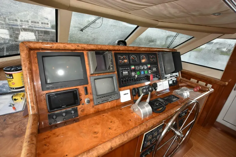 Slide: The Image of Hatteras 74 Sportdeck 1998 - 24