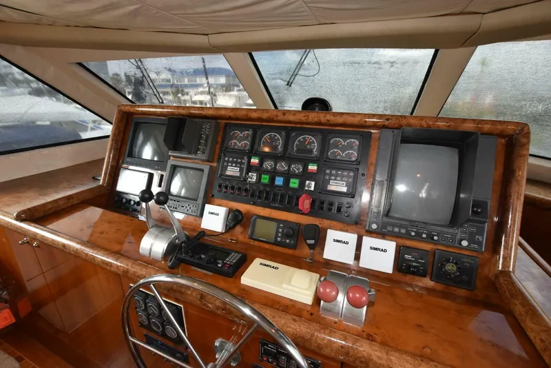 Slide: The Image of Hatteras 74 Sportdeck 1998 - 28