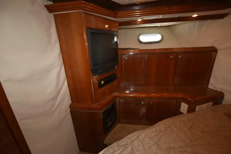 Slide: The Image of Hatteras 74 Sportdeck 1998 - 34