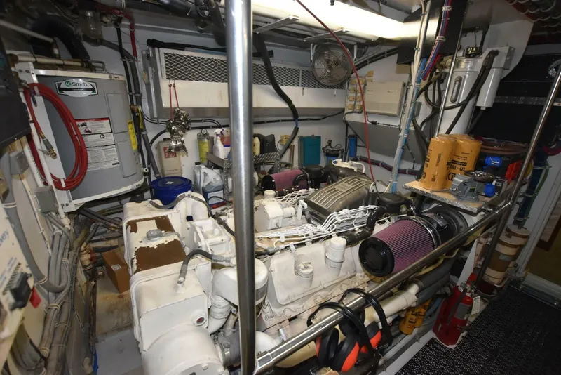 Slide: The Image of Hatteras 74 Sportdeck 1998 - 35