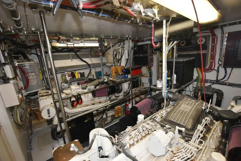 Slide: The Image of Hatteras 74 Sportdeck 1998 - 39